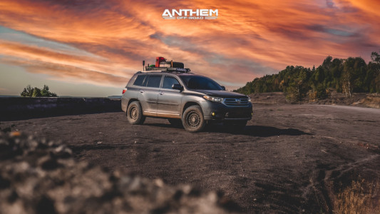 2012 Toyota Highlander - 17x8.5 0mm - Anthem Off-Road Viper - Leveling Kit - 265/70R17