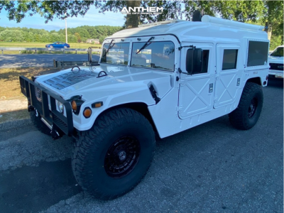 1992 AM General Hummer - 17x9 -18mm - Anthem Off-Road Viper - Stock Suspension - 40" x 13.5"