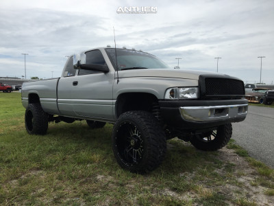 1997 Dodge Ram 2500 - 22x12 -44mm - Anthem Off-Road Instigator - Suspension Lift 3" - 35" x 12.5"
