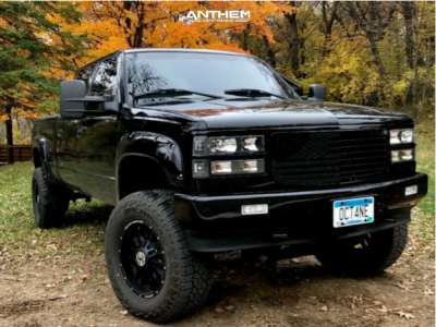 2000 Chevrolet K2500 - 18x9 -12mm - Anthem Off-Road Equalizer - Suspension Lift 5.5" - 305/65R18