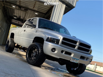 2001 Dodge Ram 2500 - 20x12 -44mm - Anthem Off-Road Enforcer - Air Suspension - 33" x 12.5"