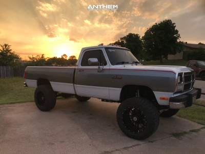 1991 Dodge W250 - 20x12 -44mm - Anthem Off-Road Instigator - Suspension Lift 4" - 35" x 12.5"