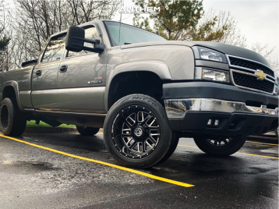 2006 Chevrolet Silverado 2500 HD - 20x12 -44mm - Anthem Off-Road Gunner - Stock Suspension - 305/50R20