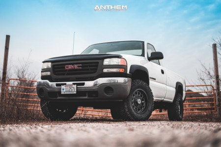 2004 GMC Sierra 2500 HD - 17x9 0mm - Anthem Off-Road Intimidator - Stock Suspension - 33" x 12.5"