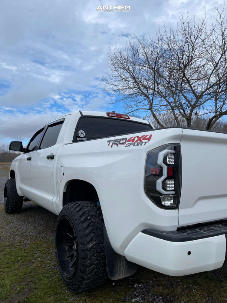 Tundra リバイズド 2018 Toyota Tundra with 20x12 -44 Gear Off-Road 761bm and 33/12.5